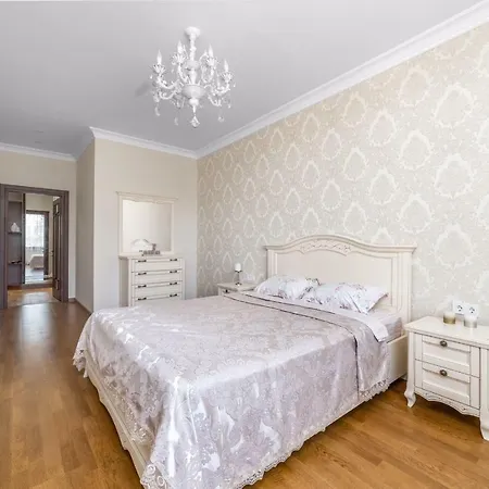 Трёхкомнатные Апартаменты На Фонтанской Дороге 58! Apartment